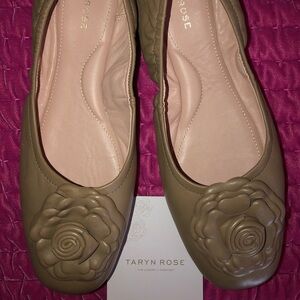 Taryn Rose Rosette Leather Ballet Flat - Tan - Size 8.5